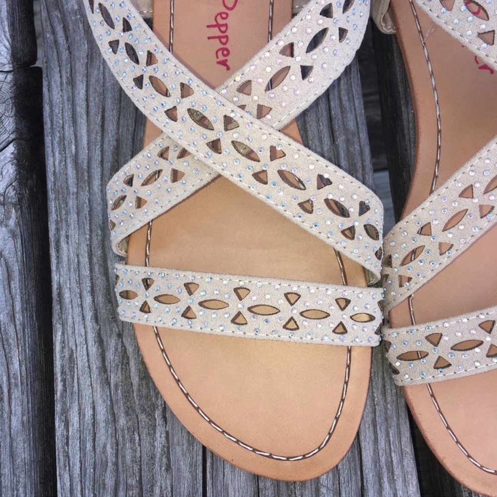 - Pink & Pepper 6.5 Rhinestone Perforated Slingback Sandals! NEW! - Picture 4 of 10